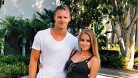 Hubungan Sophie Christin dan Bernd Leno diperkirakan sudah berjalan lebih dari dua tahun. Itu dapat dilihat dari unggahan kemesraan Sophie bersama Leno di akun media sosial. (Foto: Instagram @sophiechristin_)