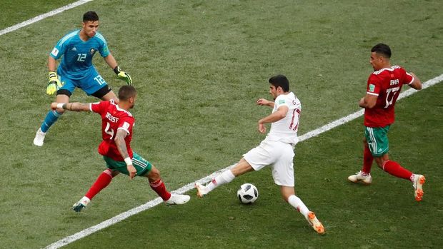 Goncalo Guedes gagal mengimbangi permainan Cristiano Ronaldo di babak pertama.