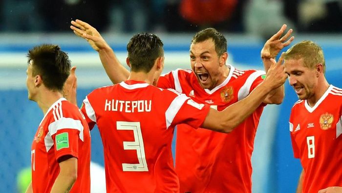 Pemain Rusia merayakan kemenangan 3-0 atas Mesir di laga kedua Grup A Piala Dunia 2018. (Foto: Dylan Martinez/Reuters) Pemain Rusia merayakan kemenangan 3-0 atas Mesir di laga kedua Grup A Piala Dunia 2018. (Foto: Dylan Martinez/Reuters)