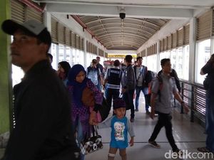 33.833 Pemudik Berdatangan di Terminal Purabaya 33.833 Pemudik Berdatangan di Terminal Purabaya