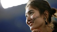 Ekspresi salah satu suporter cantik Jepang di tengah-tengah nonton bareng di Tokyo. Foto: Issei Kato/Reuters