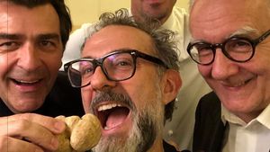 Lihat Gaya Kulineran Massimo Bottura, Chef dan Pemilik Resto Terbaik Dunia