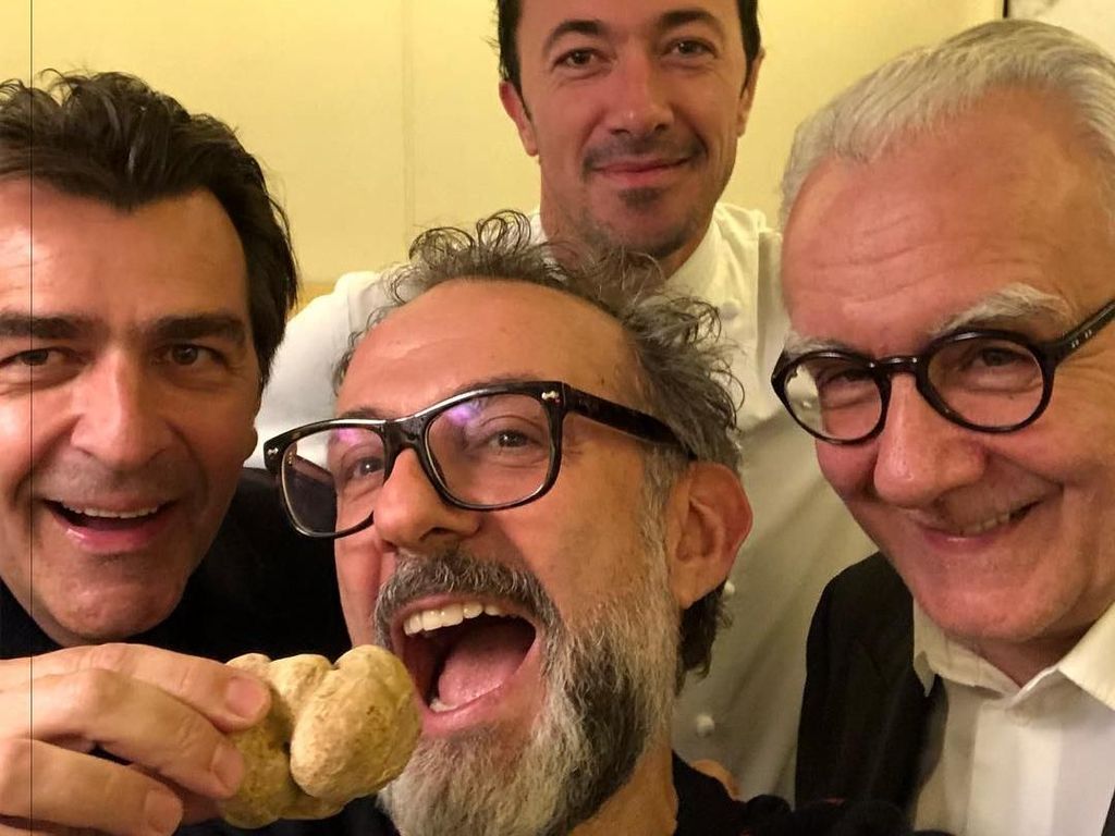 Lihat Gaya Kulineran Massimo Bottura, Chef dan Pemilik Resto Terbaik Dunia