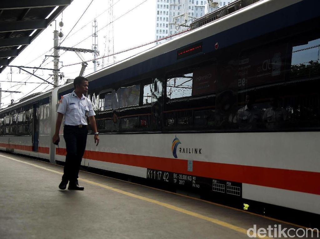 Video: Jejak Aksi Vandalisme di Stasiun Kereta Bandara Video: Jejak Aksi Vandalisme di Stasiun Kereta Bandara