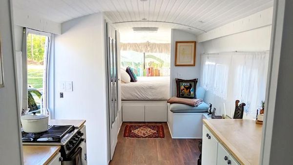 Kerennya Bus Tua yang Disulap Jadi Rumah Mewah