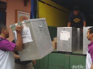 KPU Tulungagung Distribusikan Surat Suara untuk Pilgub dan Pilbup KPU Tulungagung Distribusikan Surat Suara untuk Pilgub dan Pilbup