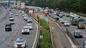 Contraflow di Tol Cikampek Diberlakukan