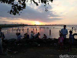 Pantai Majengan Jadi Pilihan Wisata yang Murah Meriah di Probolinggo