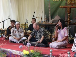 Kesenian Musik Khas Sunda Melantun di London