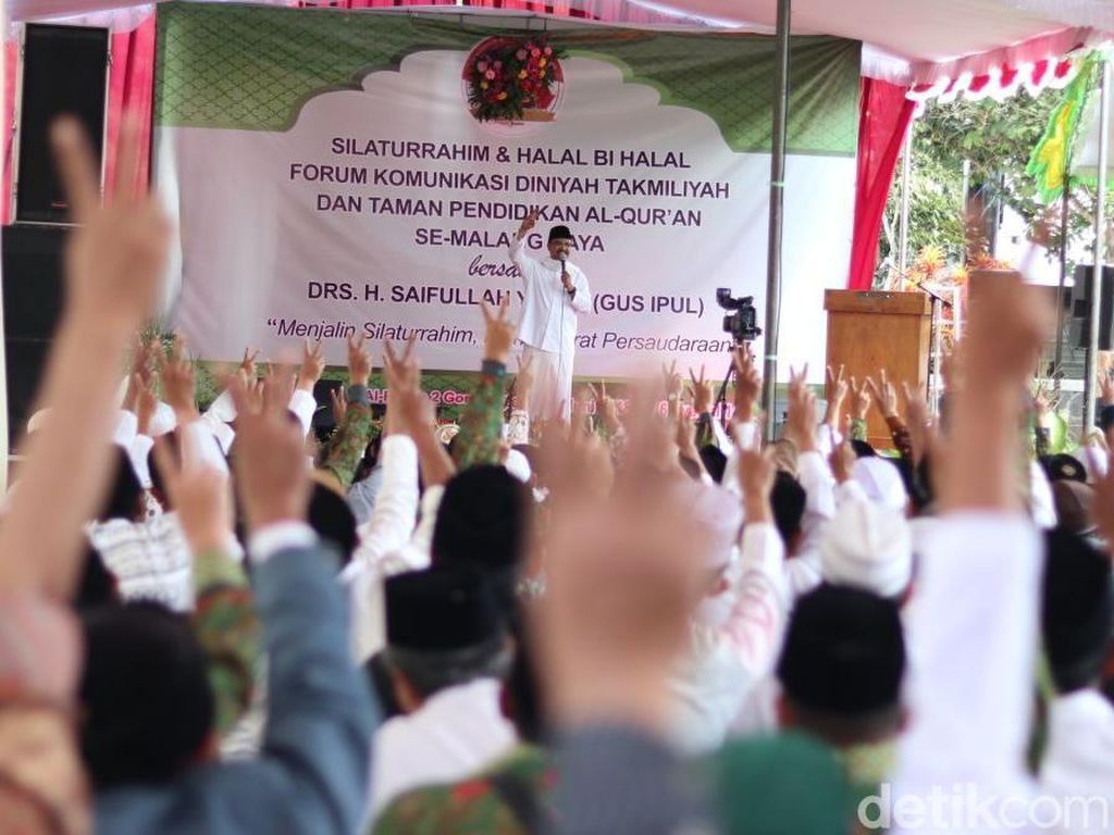 Di Malang, Gus Ipul Beri Penguatan Guru Lewat Upah Minimum Guru Di Malang, Gus Ipul Beri Penguatan Guru Lewat Upah Minimum Guru