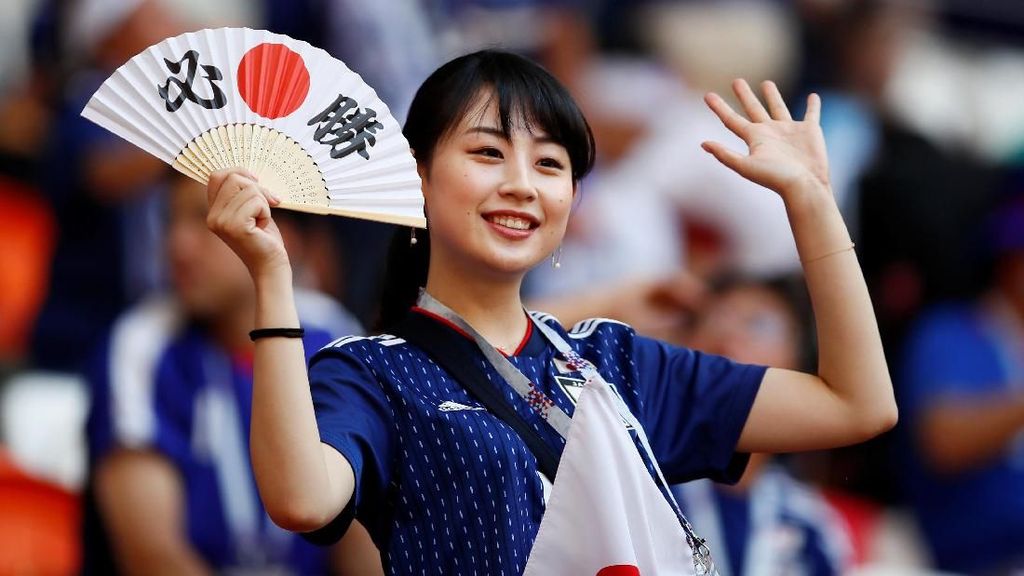 Wajah Cantik Suporter Jepang dan Kolombia