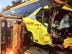 Kecelakaan Truk dan Bus di Tol Pasar Rebo Jaktim, Lalin Padat