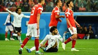 Salah gagal mengangkat Mesir. Dia mati kutu, dengan hanya melakukan empat tembakan, satu tepat sasaran dan berbuah gol lewat titik penalti. (Foto: Dylan Martinez/Reuters)