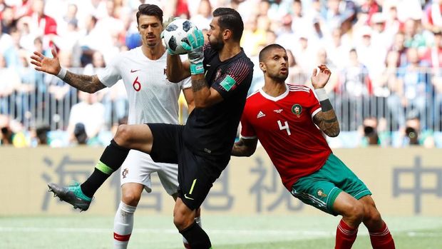Rui Patricio bermain gemilang hingga awal babak kedua.