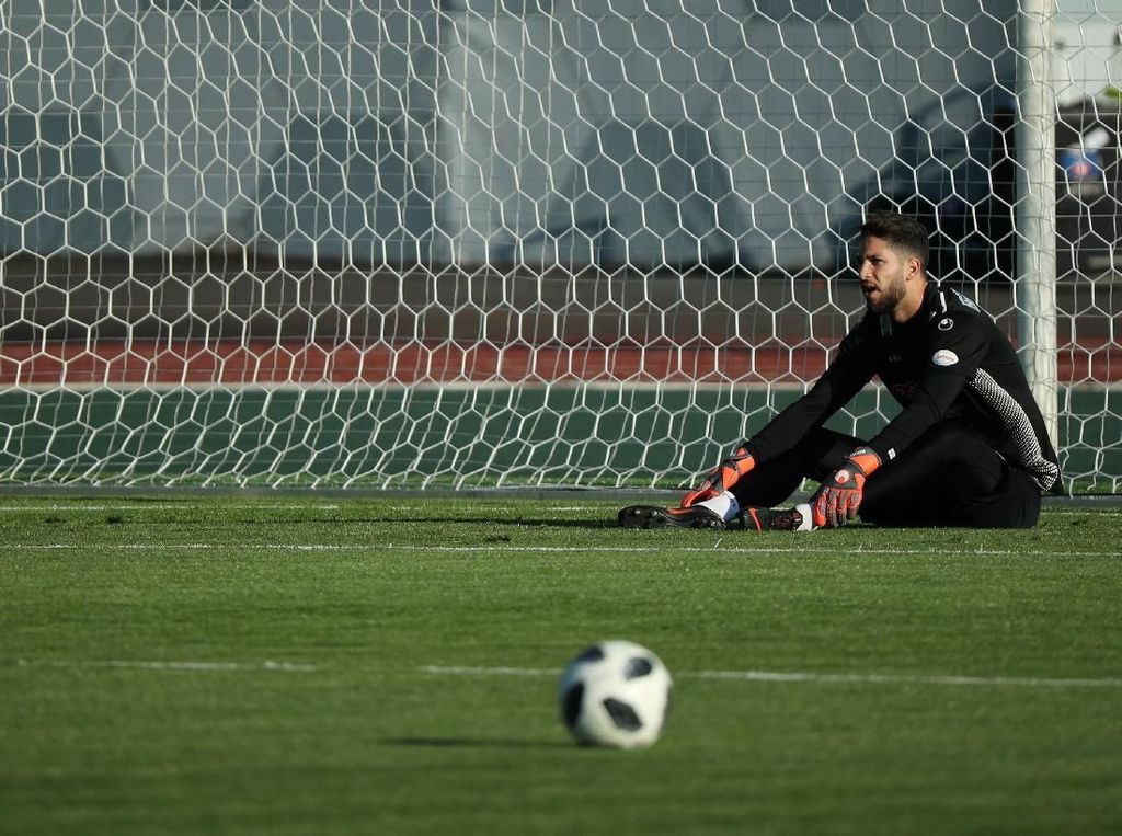 Kiper Tunisia yang Pernah Pura-Pura Cedera Itu Out Dari Piala Dunia 2018 Kiper Tunisia yang Pernah Pura-Pura Cedera Itu Out Dari Piala Dunia 2018