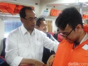 Sidak Pelabuhan Muara Angke, Menhub Ingatkan Gunakan Pelampung Sidak Pelabuhan Muara Angke, Menhub Ingatkan Gunakan Pelampung