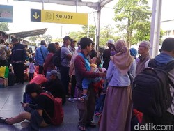 Hari Ini 22.926 Penumpang Tiba di Stasiun Senen