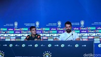 Kekhawatiran media dan masyarakat terkait kondisi Neymar membuat Humas Federasi Sepakbola Brazil (CBF), Vinicius Rodrigues mengungkapkan meskipun Neymar sedang dalam kondisi pemulihan dari cedera sebelumnya, ia dipastikan dalam kondisi baik-baik saja. Masyarakat dan media tak perku khawatir akan hal tersebut.