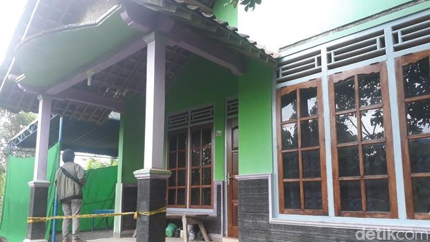 Mbah Yam memasang tarif Rp 2 juta sekali aborsi.