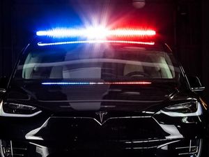 Keren, Polisi Swiss Pakai Tesla Model X