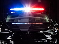 Keren, Polisi Swiss Pakai Tesla Model X