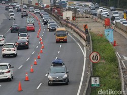 Arus Lalin Padat, Contraflow Diberlakukan di Tol Cikampek