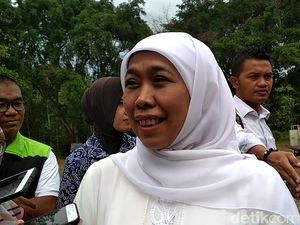 Tanggapi Spanduk Fardu Ain, Khofifah: Dimana-mana Ada CCTV