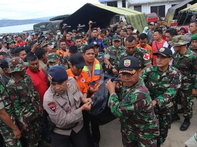 Evakuasi Korban KM Sinar Bangun di Danau Toba