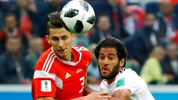 Timnas Mesir dan Rusia sama-sama saling serang sehingga melahirkan sejumlah peluang emas pada babak pertama. (