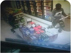 Aksi Pembacokan oleh Pria Bertopeng di Tanjung Barat Terekam CCTV