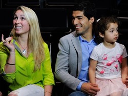 Suarez bilang dia bahagia bersama tim Uruguay, tampil pada 100 pertandingan dan menandainya dengan gol serta tiket ke babak 16 besar Piala Dunia 2018.  (David Ramos/Getty Images)