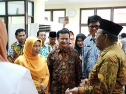 Hari Pertama Kerja, Plt Gubernur Riau Sidak ke Rumah Sakit
