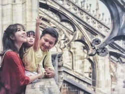 Foto Bareng Gading Marten, Gisel: Harus Kompak Selalu Buat Gempi!