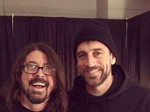 Begini Keceriaan Dave Grohl Saat Makan Pancake hingga Ngopi