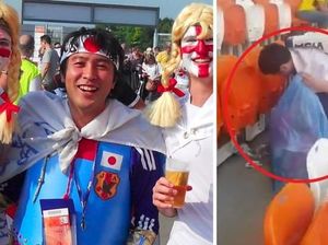 Viral Aksi Simpatik Suporter Jepang Bersih-bersih Stadion