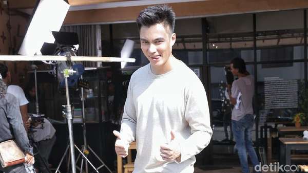 Baim Wong Semringah Banget, Ada Apa Ya?