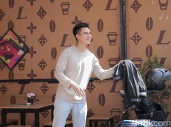 Baim Wong Antar Langsung Undangan Nikah ke Anies Baswedan