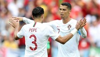 Dengan koleksi empat gol, Ronaldo kini menjadi top skorer sementara di Piala Dunia 2018. Foto: Carl Recine/Reuters