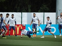 Pelatih Argentina, Jorge Sampaoli, tengah mematangkan rencana menghadapi Kroasia pada matchday kedua fase grup Piala Dunia 2018. Lionel Messi tetap menjadi ide utamanya.