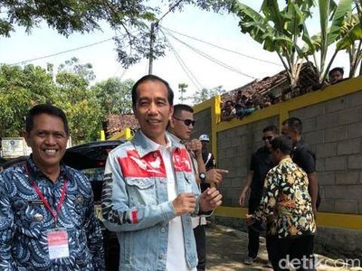 Selamat Ulang Tahun Jokowi! Lihat Lagi Gaya Sang Presiden yang Kekinian