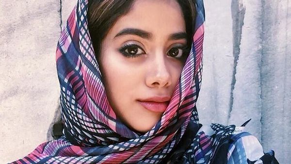 Janhvi Kapoor, Prestasi dan Sensasi