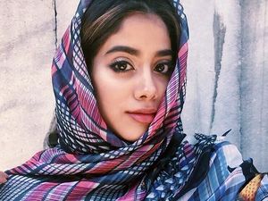 Janhvi Kapoor, Prestasi dan Sensasi Janhvi Kapoor, Prestasi dan Sensasi