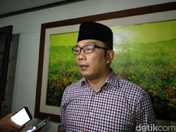 Ridwan Kamil-Uu Berguru Pada Pakar Jelang Debat Final