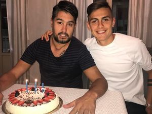 Si Tampan Paulo Dybala dari Argentina Hobi Makan Bareng Teman & Keluarga