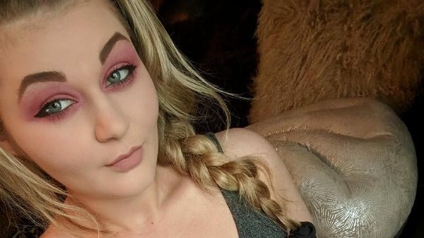 Ini Sosok Wanita yang Viral Setelah Minum Urine Anjing untuk Kecantikan