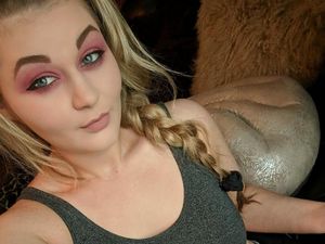 Ini Sosok Wanita yang Viral Setelah Minum Urine Anjing untuk Kecantikan