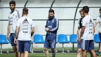 Timnas Argentina akan menghadapi Kroasia pada Jumat (22/6/2018) dini hari. Argentina dalam tekanan setelah diimbangi Islandia 1-1. Sang kapten, Lionel Messi tetap menjadi pemain utama pilar mereka.
