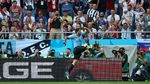 Foto: Suarez Bawa Uruguay ke Babak 16 Besar Piala Dunia 2018