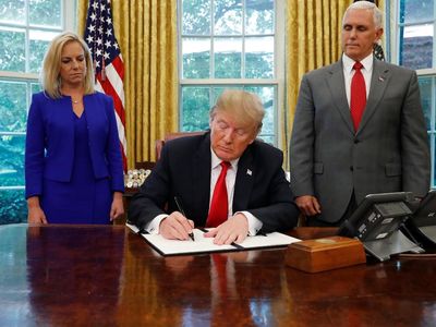 Trump Terdesak, Kebijakan Imigran Ilegal AS Berbalik Arah