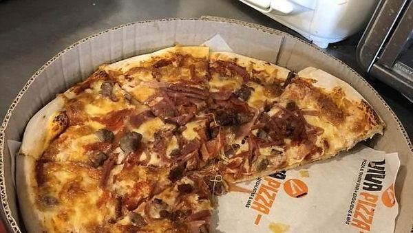 Ini 10 Kreasi Unik Gerai Pizza untuk Bahagiakan Pelanggan